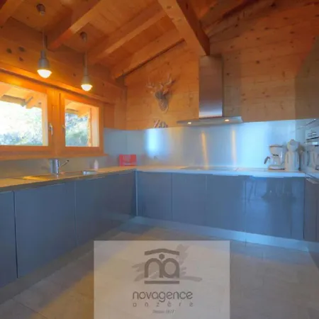 Zoe A Avec Vue Sur Les Alpes