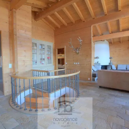 Zoe A Avec Vue Sur Les Alpes *