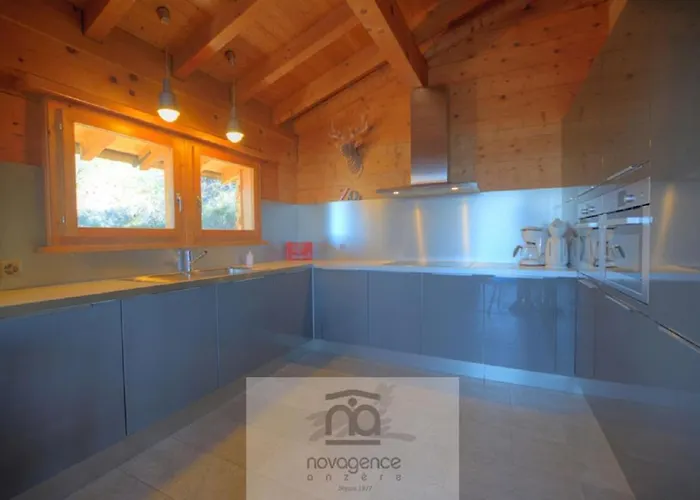 Zoe A Avec Vue Sur Les Alpes