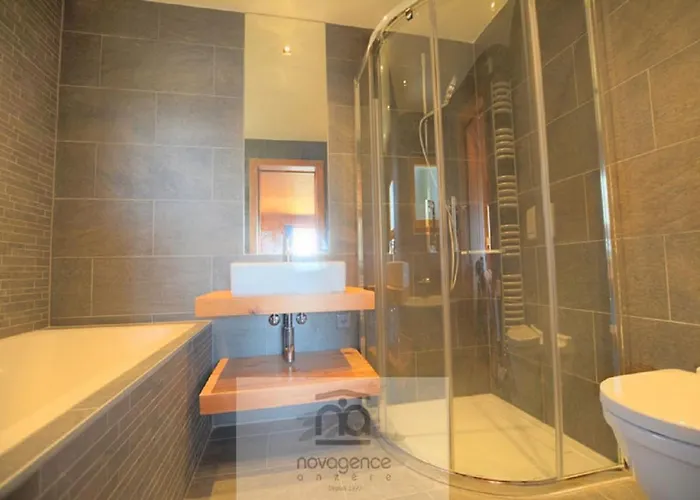 Zoe A Avec Vue Sur Les Alpes